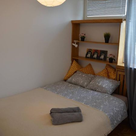 Ohmyhome - Sunny Apartment In City Center Varsavia Esterno foto
