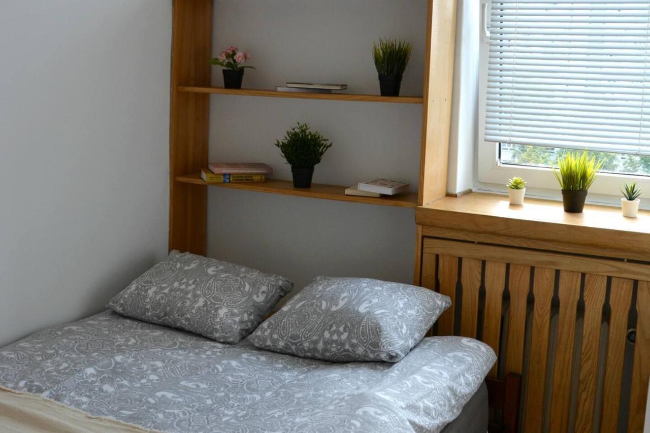Ohmyhome - Sunny Apartment In City Center Varsavia Esterno foto
