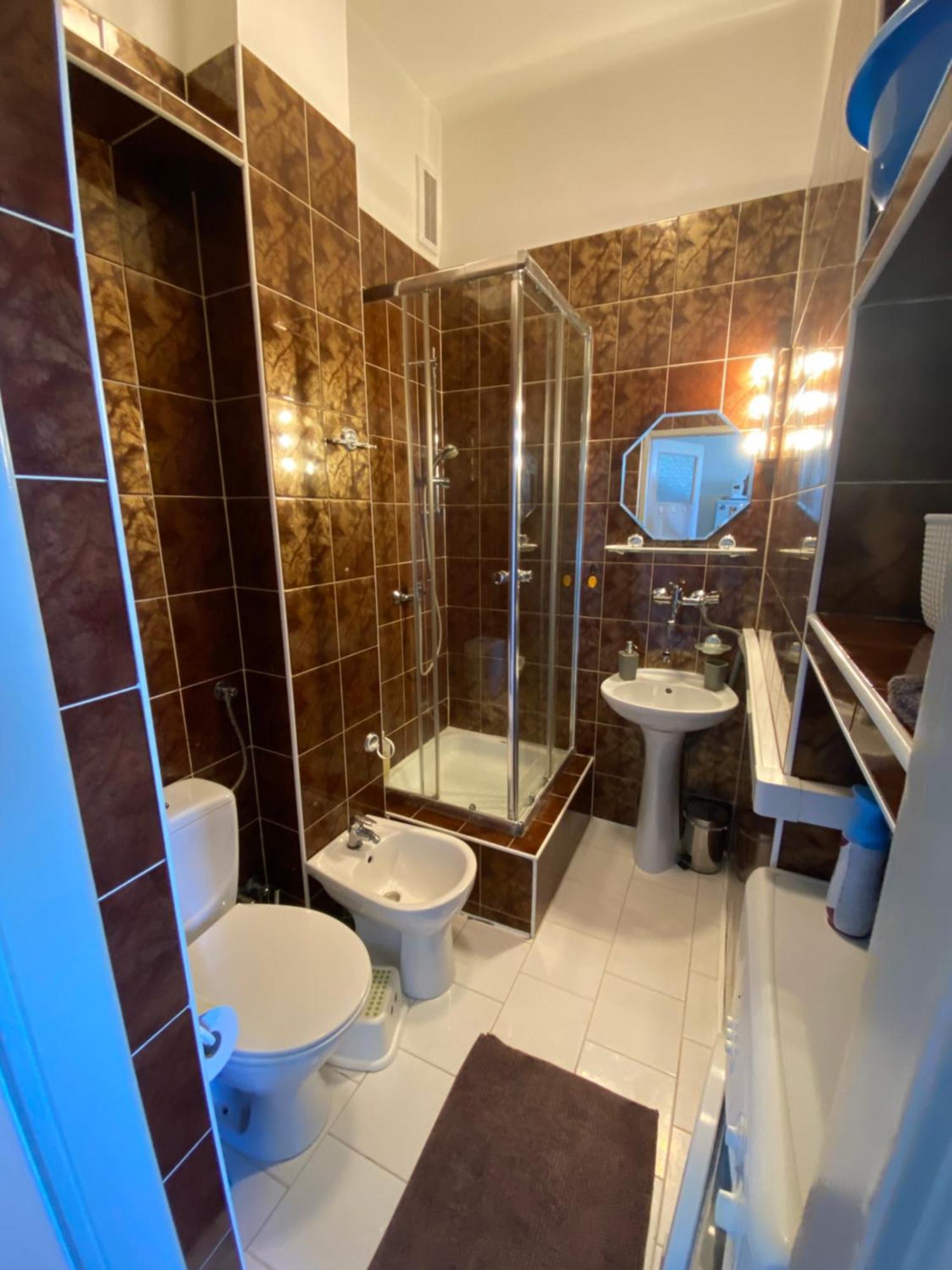 Ohmyhome - Sunny Apartment In City Center Varsavia Esterno foto